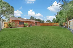 2614 Hummingbird Ln, Humble, TX 77396 - Photo 2