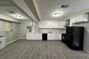 200 Broken Bough Ln, Conroe, TX 77304 - Photo 2