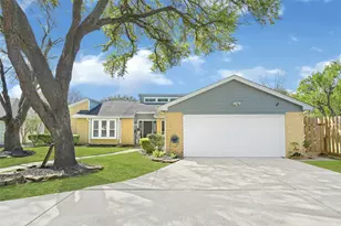 6119 Hummingbird St, Houston, TX 77096 - Photo 2