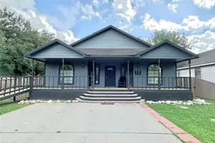 1011 W 5th St, El Campo, TX 77437 - Photo 1