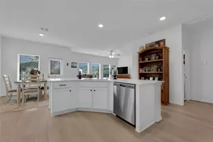 301 Prairie Grass Trl, Clute, TX 77531 - Photo 12