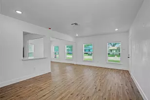 1203 W 6th St, Freeport, TX 77541 - Photo 8