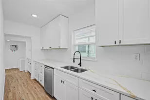 1203 W 6th St, Freeport, TX 77541 - Photo 12