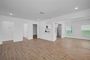 1203 W 6th St, Freeport, TX 77541 - Photo 6