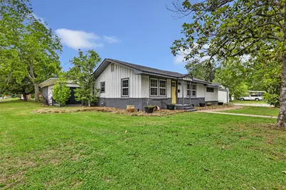 302 E Kay Street, Dayton, TX 77535 - Photo 2