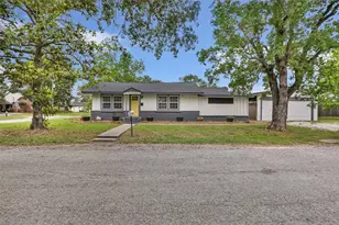 302 E Kay St, Dayton, TX 77535 - Photo 1