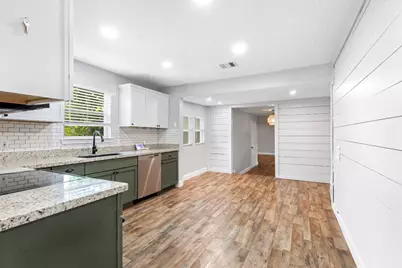302 E Kay Street, Dayton, TX 77535 - Photo 10