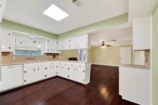 5411 Spellman Rd, Houston, TX 77096 - Photo 10