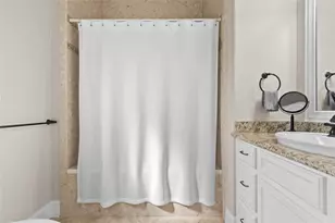 319 W 10th St, Houston, TX 77008 - Photo 16