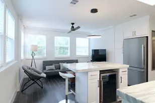 412 Pacific St, Houston, TX 77006 - Photo 1