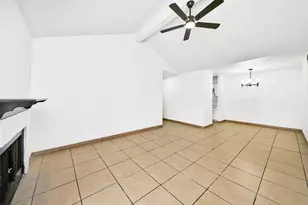 10211 Sugar Branch Dr, Houston, TX 77036 - Photo 6