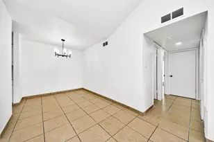 10211 Sugar Branch Dr, Houston, TX 77036 - Photo 10