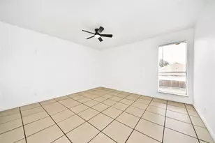 10211 Sugar Branch Dr, Houston, TX 77036 - Photo 16
