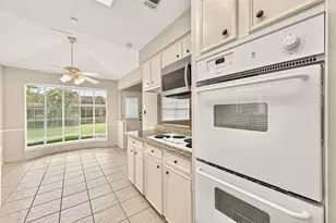 13511 Brook Hollow Dr, Sugar Land, TX 77498 - Photo 6