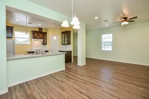 239 Broadhurst Dr, Houston, TX 77047 - Photo 6