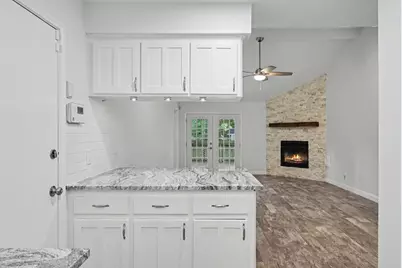 14 Summer Crest Circle, The Woodlands, TX 77381 - Photo 8