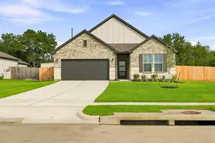11014 Youngquist Dr, Mont Belvieu, TX 77535 - Photo 1