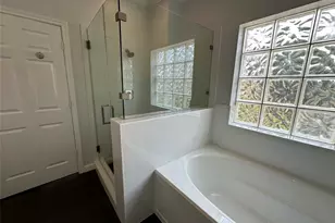 6835 Staffordshire St, Houston, TX 77030 - Photo 14