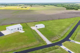 7736 Meteor Dr, Sealy, TX 77474 - Photo 2