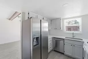 1512 S 8th St, La Porte, TX 77571 - Photo 16