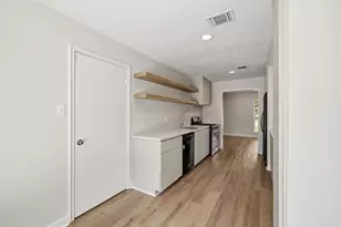 13703 Fernhill Dr, Sugar Land, TX 77498 - Photo 10