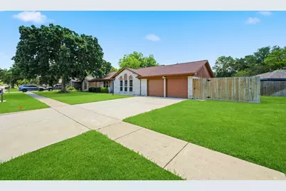 13703 Fernhill Drive, Sugar Land, TX 77498 - Photo 2