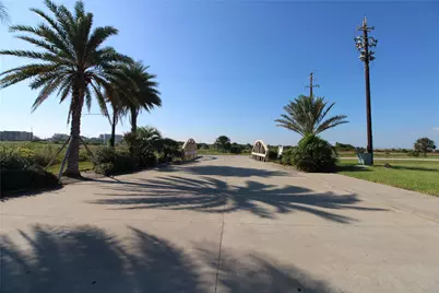 54 Grand Beach Boulevard, Galveston, TX 77550 - Photo 2