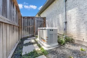 1027 Groveton Ridge Ln, Pinehurst, TX 77362 - Photo 4