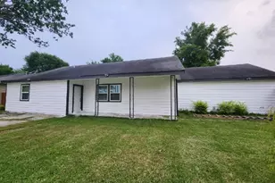 431 14th Ave N, Texas City, TX 77590 - Photo 2