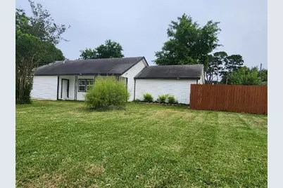 431 14th Avenue N, Texas City, TX 77590 - Photo 1
