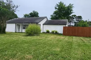 431 14th Ave N, Texas City, TX 77590 - Photo 1
