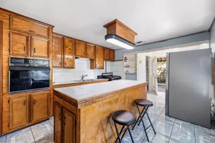 222 E James St, Baytown, TX 77520 - Photo 18