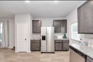 24718 Russet Bluff Trl, Houston, TX 77336 - Photo 10