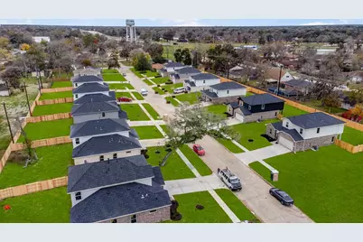 410 Magnolia Street, Richwood, TX 77531 - Photo 2