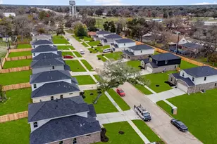 410 Magnolia St, Richwood, TX 77531 - Photo 2