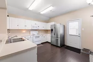 8011 Ginger Park Dr, Baytown, TX 77521 - Photo 4