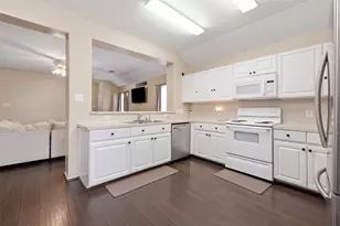 8011 Ginger Park Dr, Baytown, TX 77521 - Photo 6