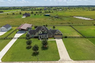 6811 Bayou Trail Dr, Alvin, TX 77511 - Photo 2