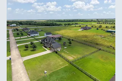 6811 Bayou Trail Drive, Alvin, TX 77511 - Photo 4