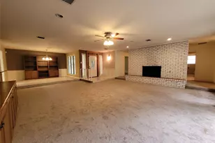 24 Greentree Ln, Conroe, TX 77304 - Photo 14