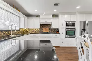 90 Live Oak, Van Vleck, TX 77482 - Photo 8