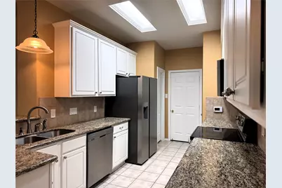 213 E Summerhaze Circle, The Woodlands, TX 77382 - Photo 8