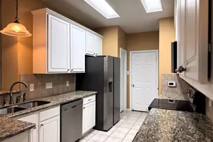 213 E Summerhaze Circle, The Woodlands, TX 77382 - Photo 8