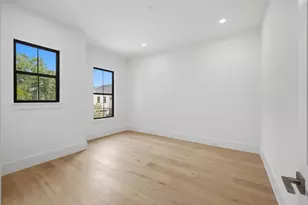 212 E 24th St, Houston, TX 77008 - Photo 26
