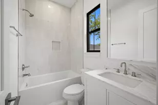 212 E 24th St, Houston, TX 77008 - Photo 30