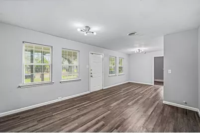 5859 Flamingo Drive, Houston, TX 77033 - Photo 4