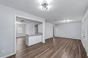 5859 Flamingo Dr, Houston, TX 77033 - Photo 8