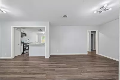 5859 Flamingo Drive, Houston, TX 77033 - Photo 6