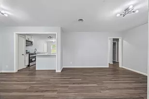5859 Flamingo Dr, Houston, TX 77033 - Photo 6
