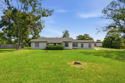 311 Burnett Drive, Baytown, TX 77520 - Photo 2
